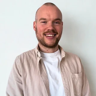 Théo, Conseil et accompagnement client chez Evo Beauty